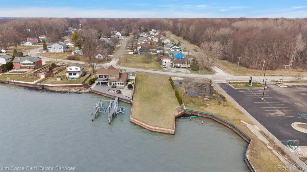 37340 Jefferson Avenue Harrison Charter Township, MI 48045
