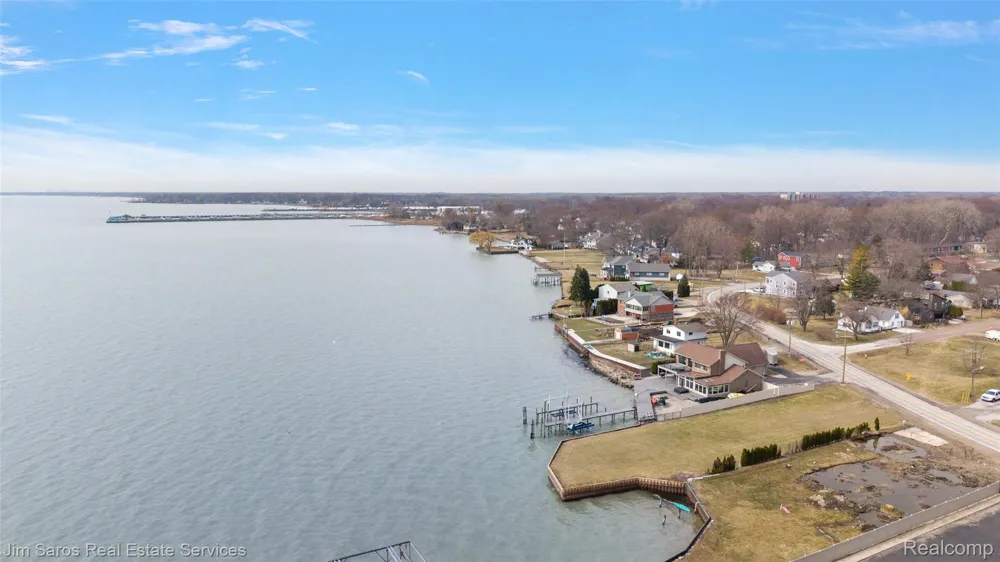 37340 Jefferson Avenue Harrison Charter Township, MI 48045