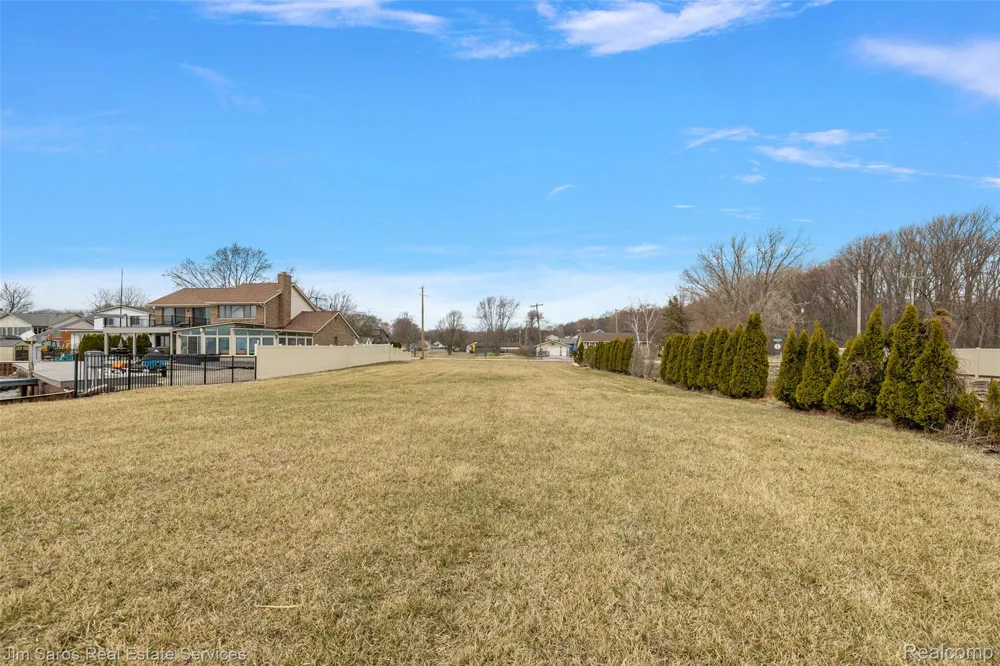 37340 Jefferson Avenue Harrison Charter Township, MI 48045