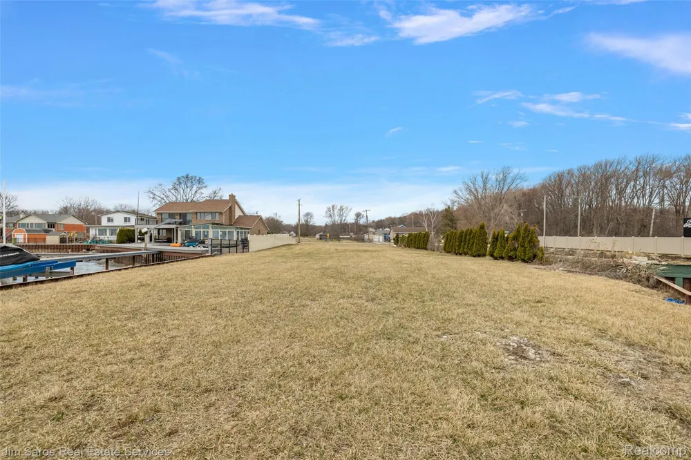 37340 Jefferson Avenue Harrison Charter Township, MI 48045