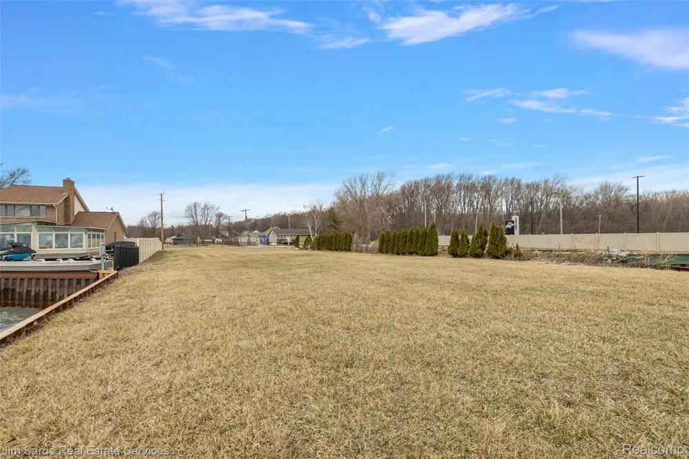 37340 Jefferson Avenue Harrison Charter Township, MI 48045