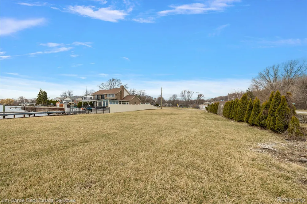 37340 Jefferson Avenue Harrison Charter Township, MI 48045
