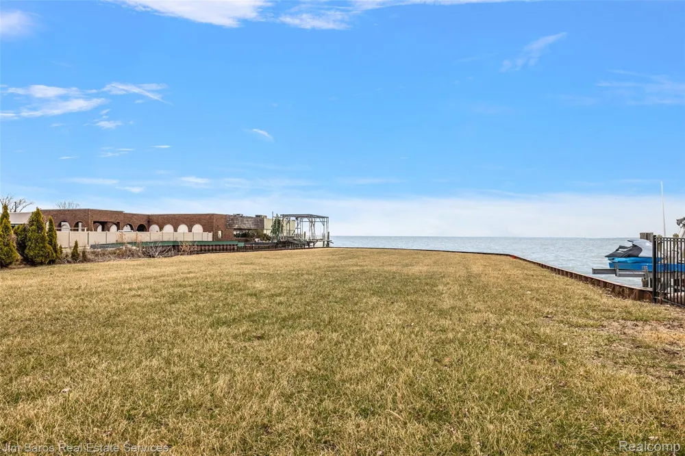 37340 Jefferson Avenue Harrison Charter Township, MI 48045