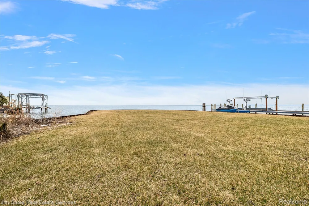 37340 Jefferson Avenue Harrison Charter Township, MI 48045