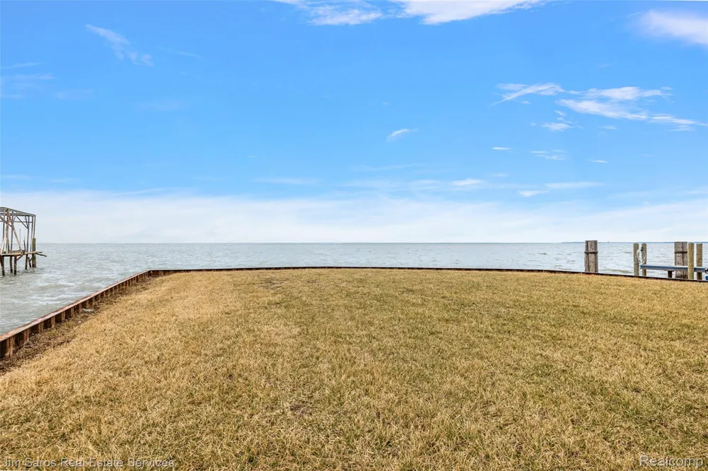 37340 Jefferson Avenue Harrison Charter Township, MI 48045