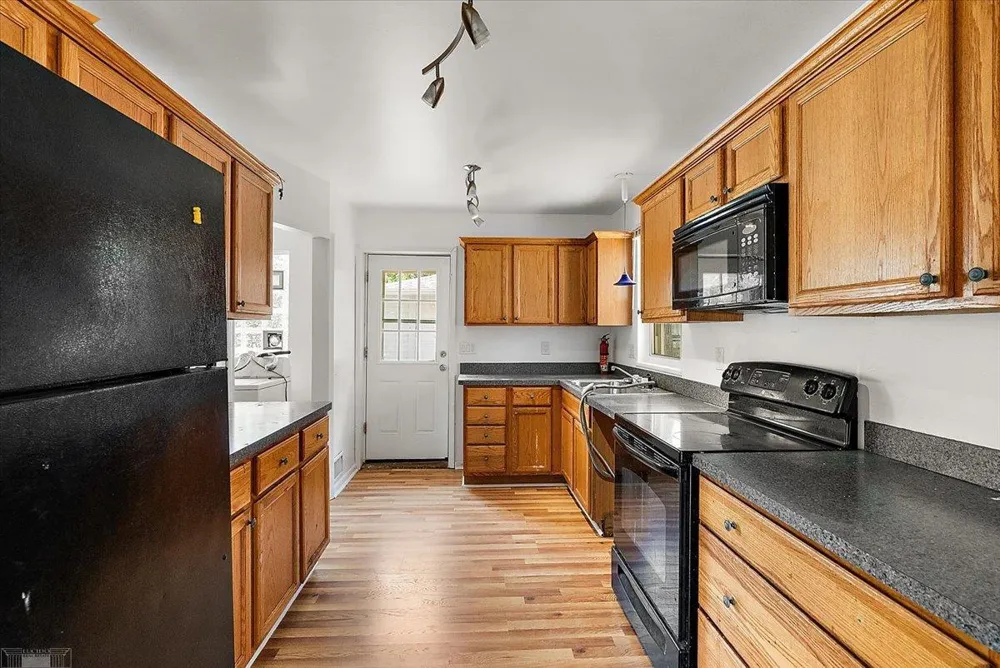 1218 E Hudson Avenue Madison Heights City, MI 48071