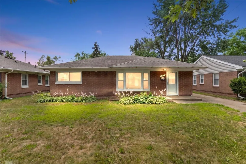 1218 E Hudson Avenue Madison Heights City, MI 48071