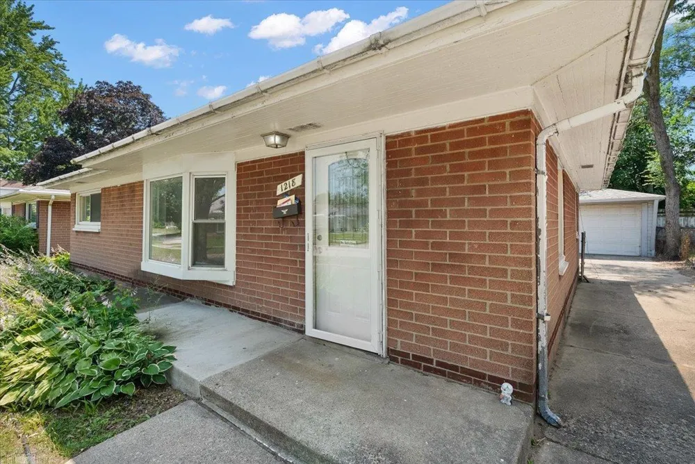 1218 E Hudson Avenue Madison Heights City, MI 48071