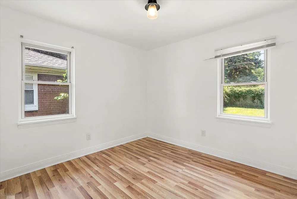 1218 E Hudson Avenue Madison Heights City, MI 48071