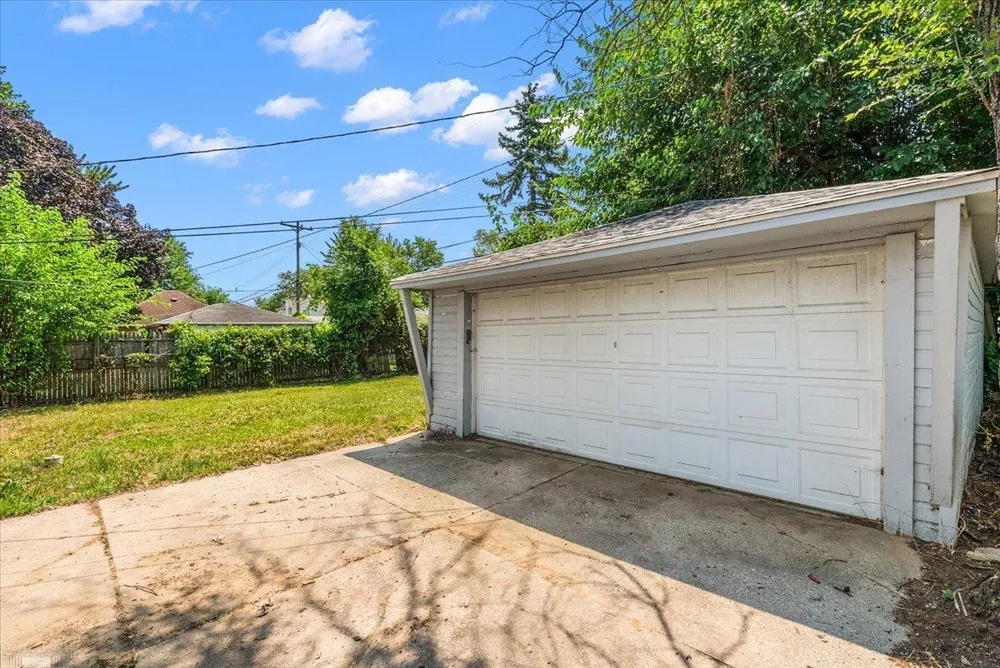 1218 E Hudson Avenue Madison Heights City, MI 48071