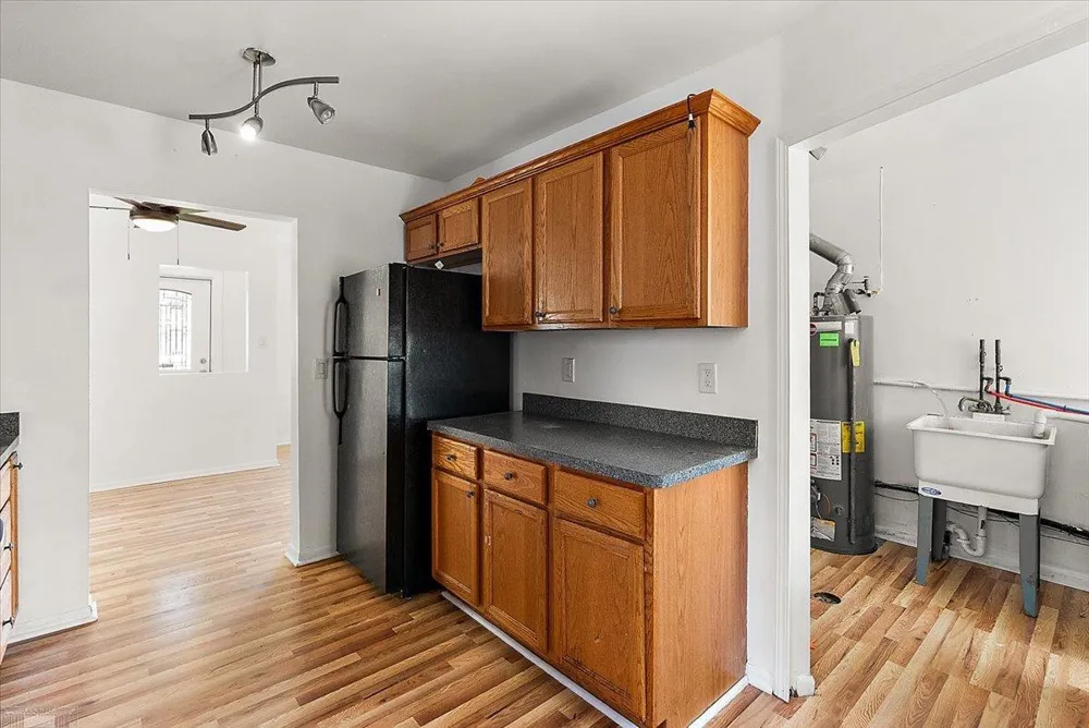 1218 E Hudson Avenue Madison Heights City, MI 48071