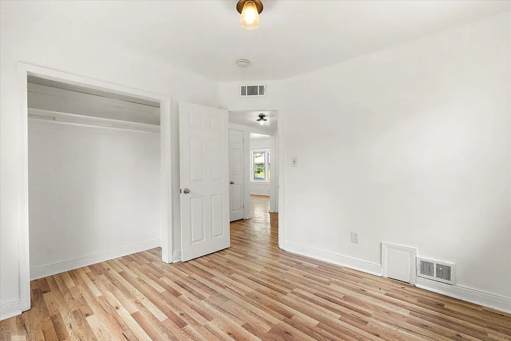 1218 E Hudson Avenue Madison Heights City, MI 48071