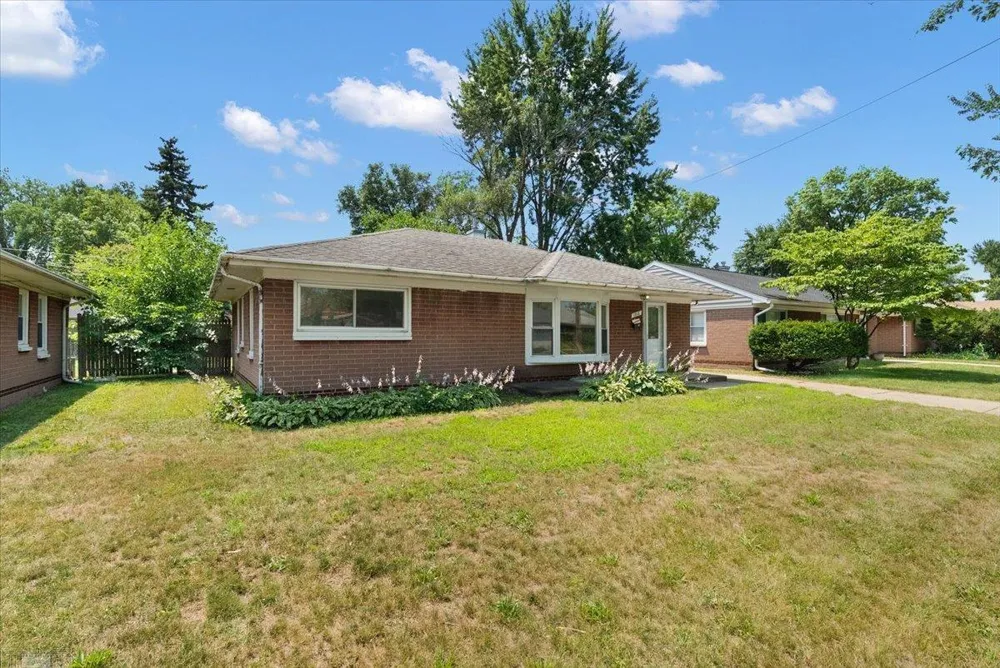 1218 E Hudson Avenue Madison Heights City, MI 48071