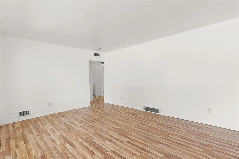 1218 E Hudson Avenue Madison Heights City, MI 48071