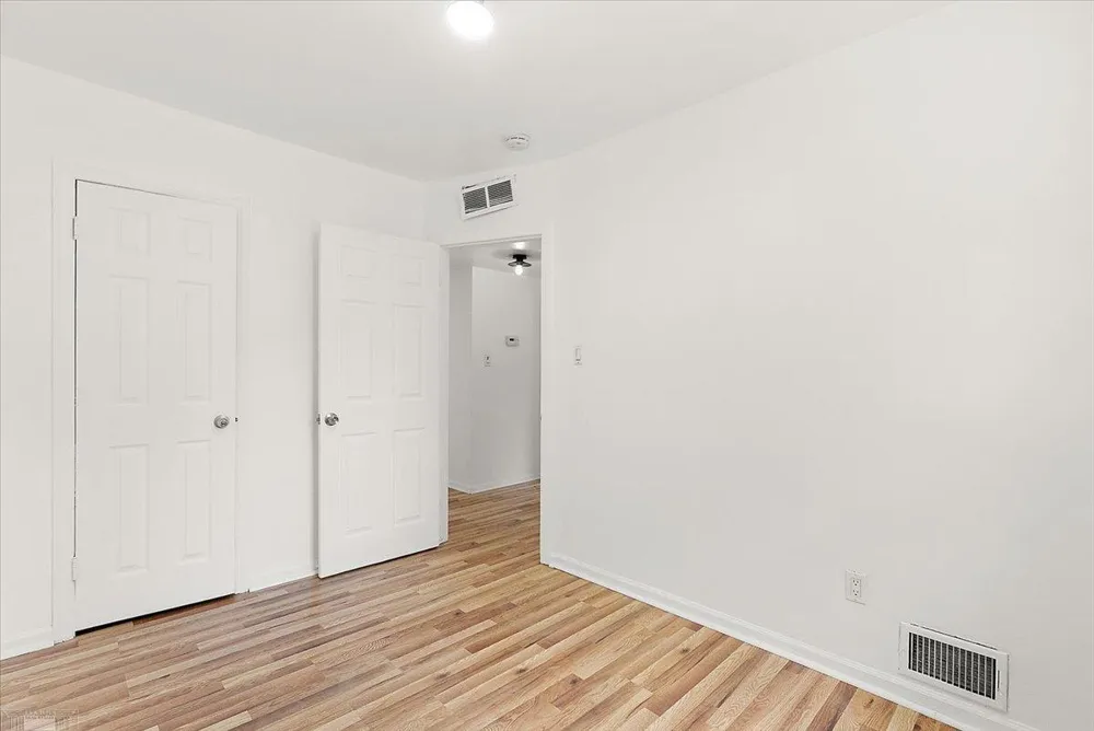 1218 E Hudson Avenue Madison Heights City, MI 48071