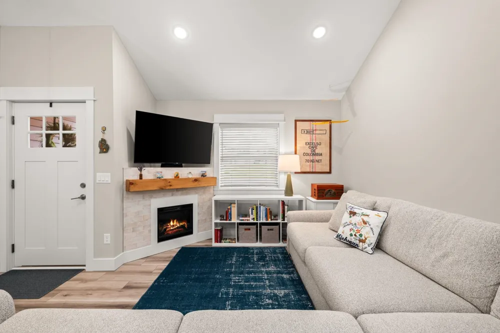 9232 S Flaska Drive Solon Township, MI 49621