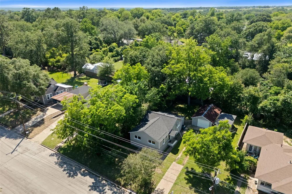620 S Bell Street Bellville, TX 77418