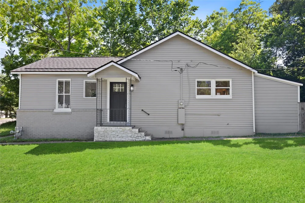 620 S Bell Street Bellville, TX 77418