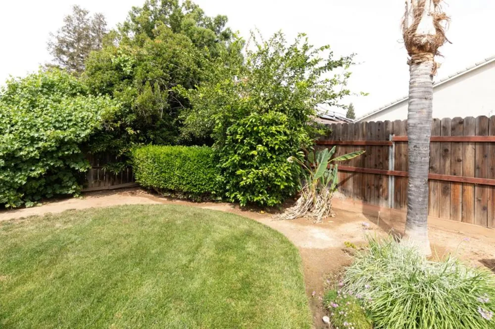 1827 Joshua Avenue Clovis, CA 93619