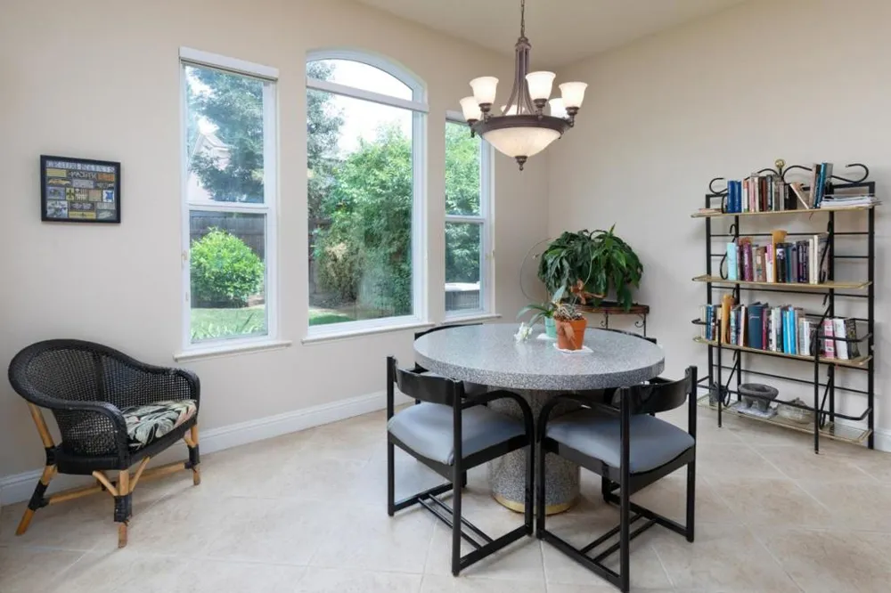1827 Joshua Avenue Clovis, CA 93619