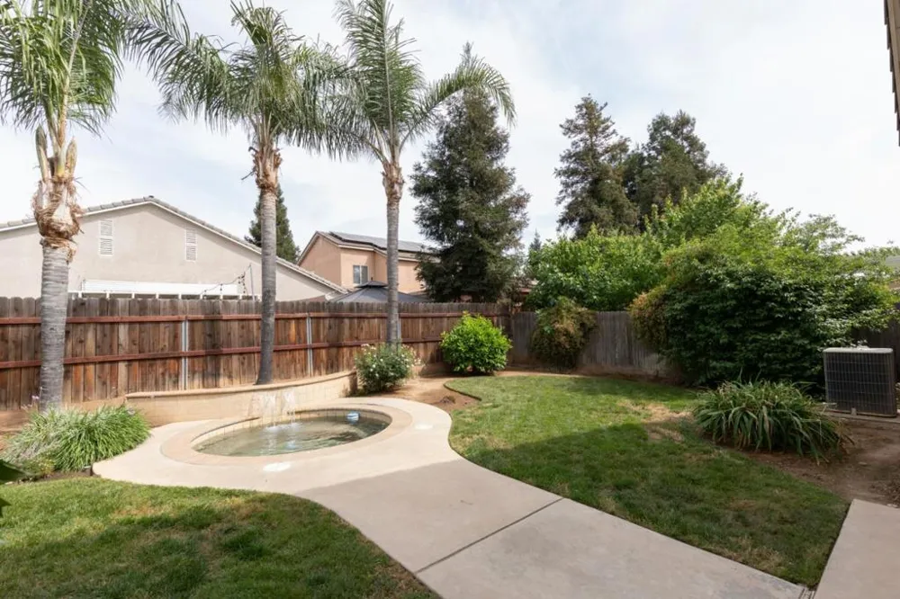 1827 Joshua Avenue Clovis, CA 93619