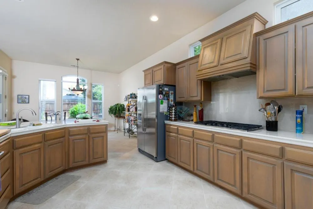 1827 Joshua Avenue Clovis, CA 93619