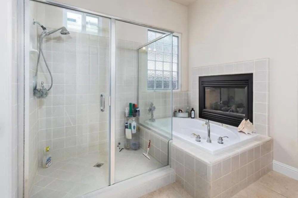 1827 Joshua Avenue Clovis, CA 93619
