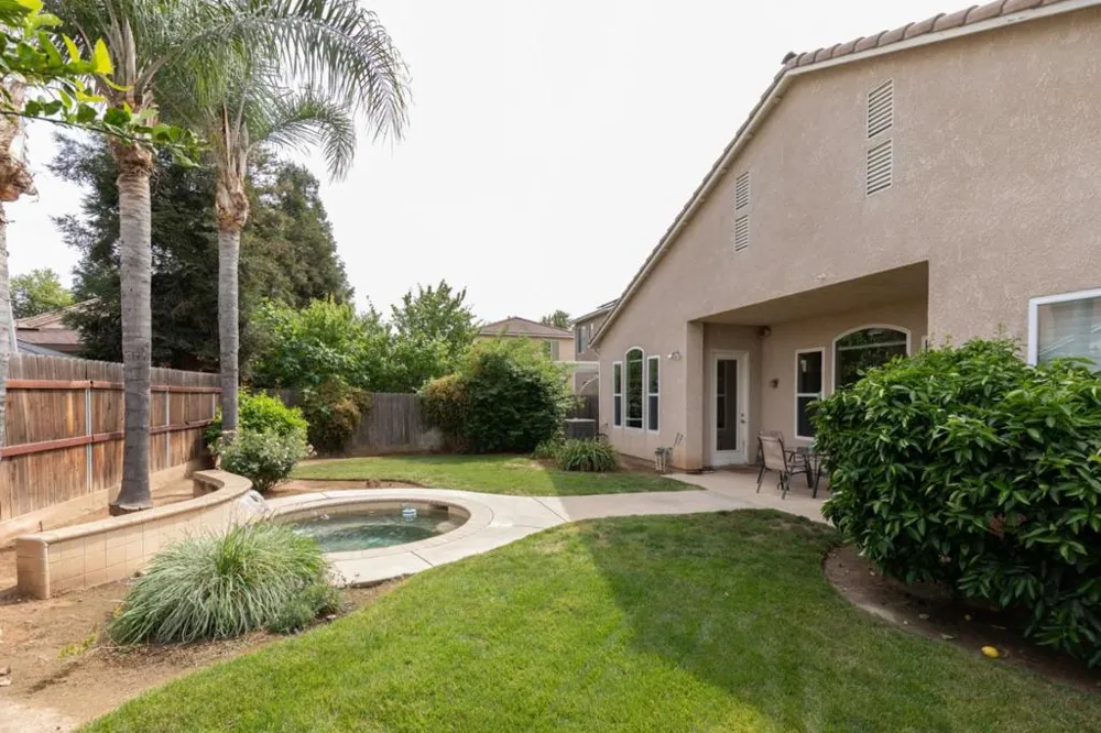 1827 Joshua Avenue Clovis, CA 93619