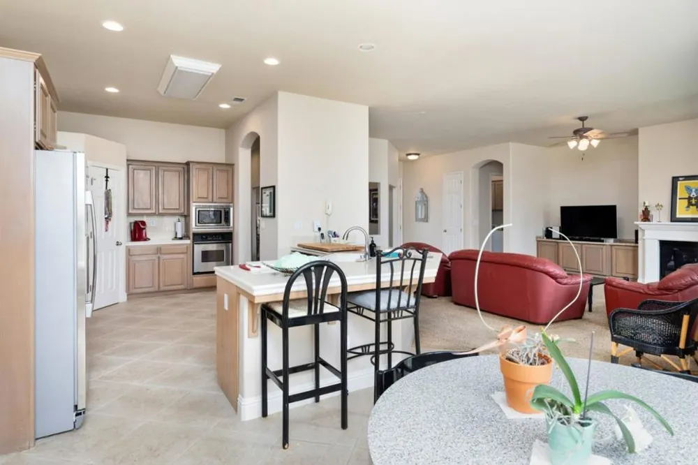 1827 Joshua Avenue Clovis, CA 93619