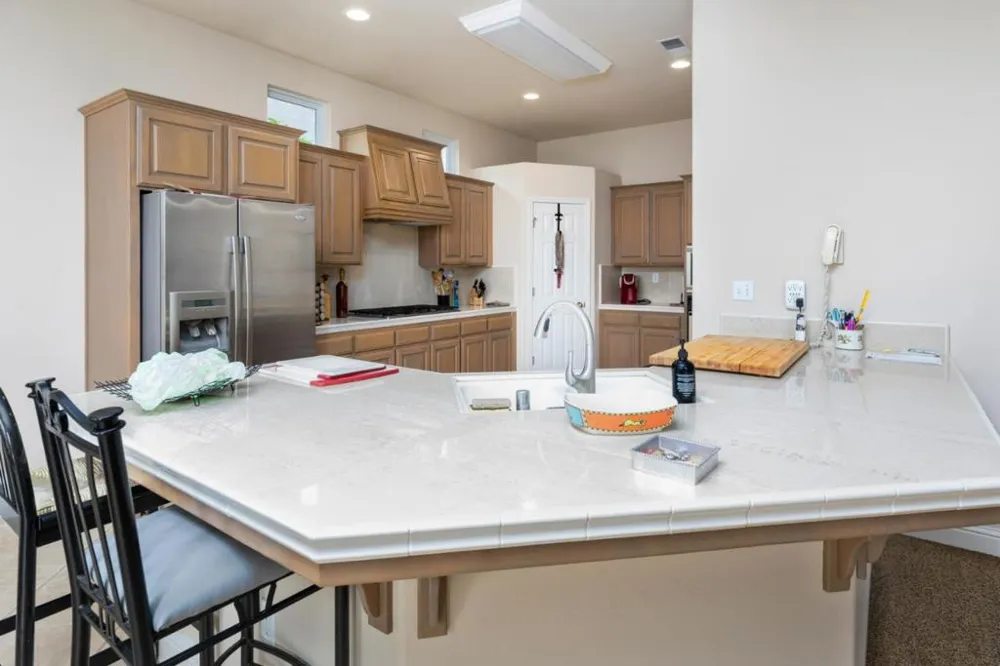 1827 Joshua Avenue Clovis, CA 93619