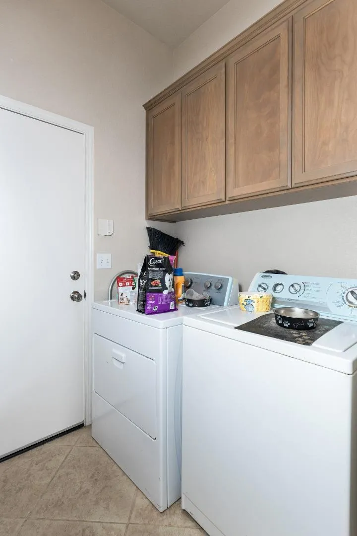 1827 Joshua Avenue Clovis, CA 93619