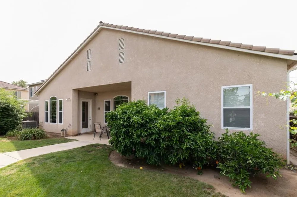1827 Joshua Avenue Clovis, CA 93619