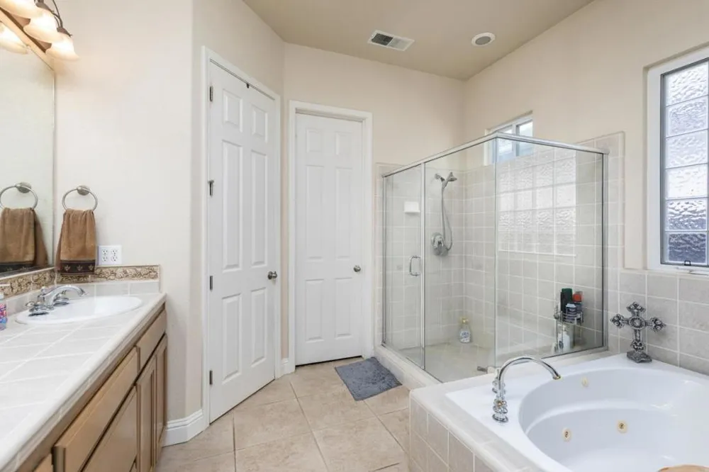 1827 Joshua Avenue Clovis, CA 93619