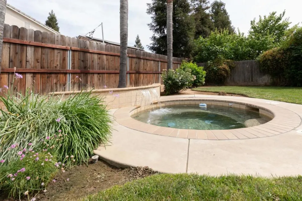 1827 Joshua Avenue Clovis, CA 93619