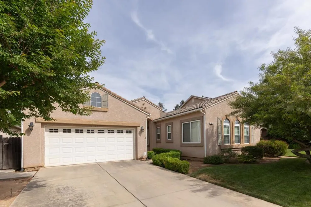 1827 Joshua Avenue Clovis, CA 93619