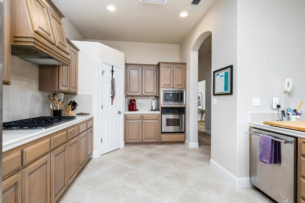 1827 Joshua Avenue Clovis, CA 93619