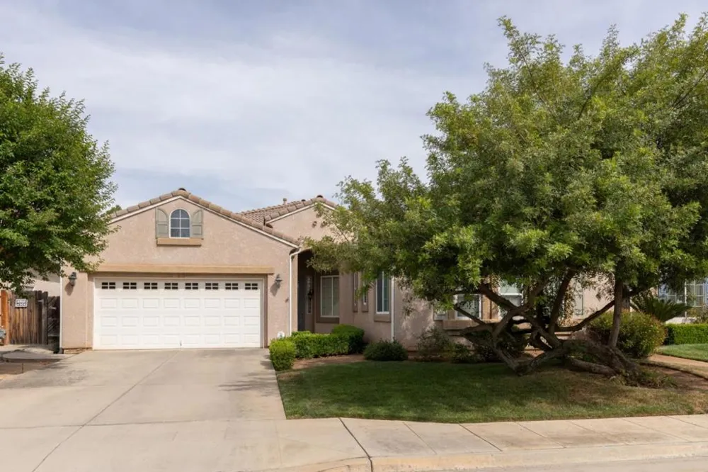 1827 Joshua Avenue Clovis, CA 93619