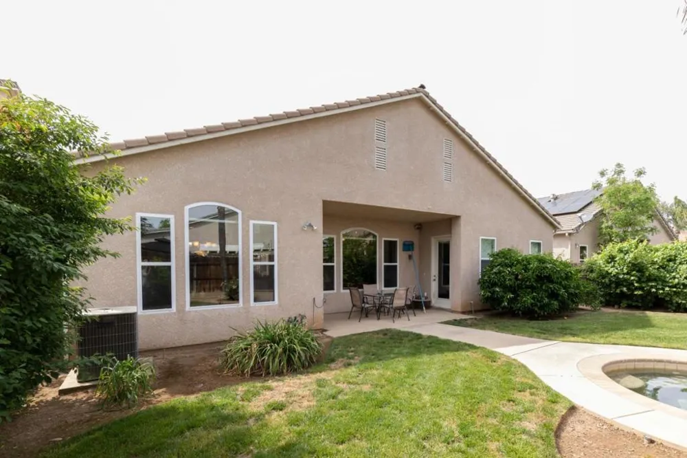 1827 Joshua Avenue Clovis, CA 93619