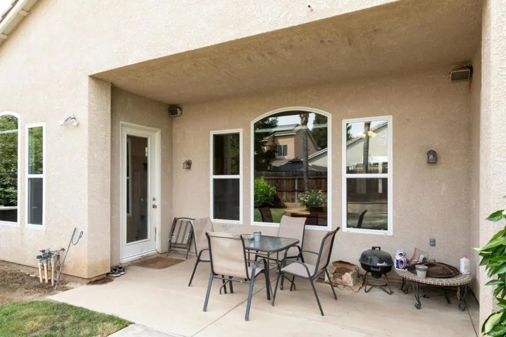 1827 Joshua Avenue Clovis, CA 93619