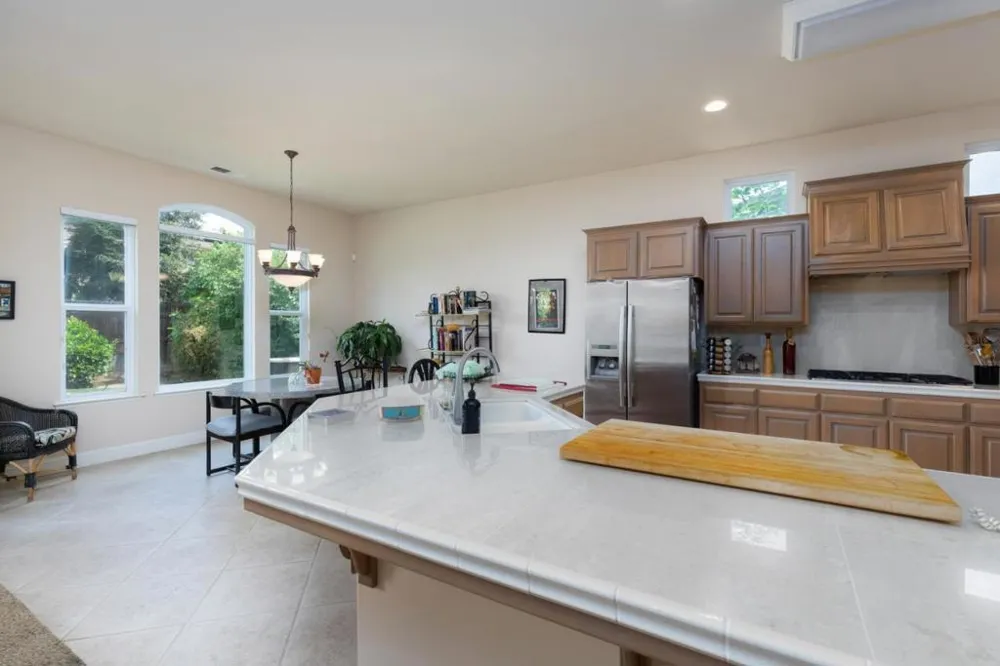 1827 Joshua Avenue Clovis, CA 93619