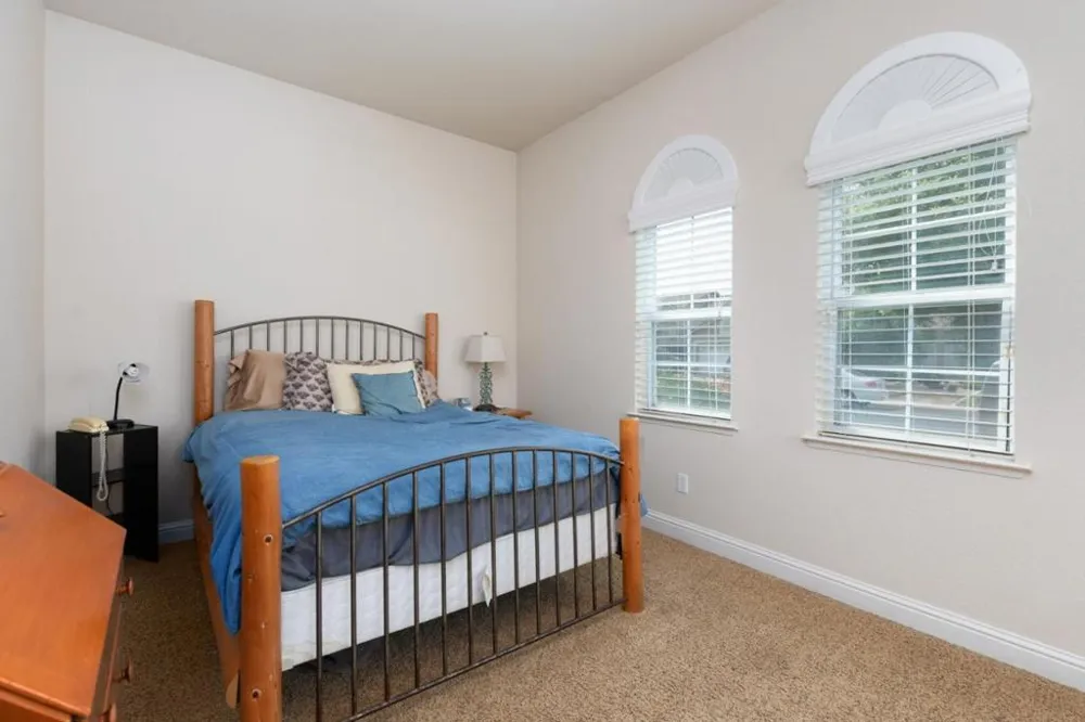 1827 Joshua Avenue Clovis, CA 93619