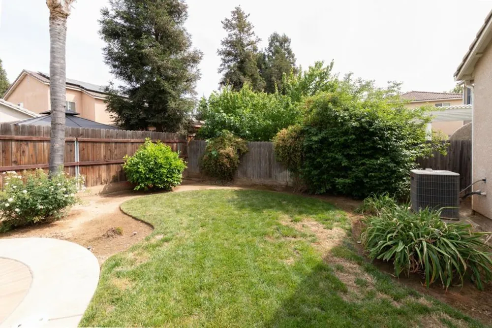 1827 Joshua Avenue Clovis, CA 93619