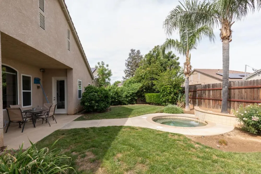 1827 Joshua Avenue Clovis, CA 93619