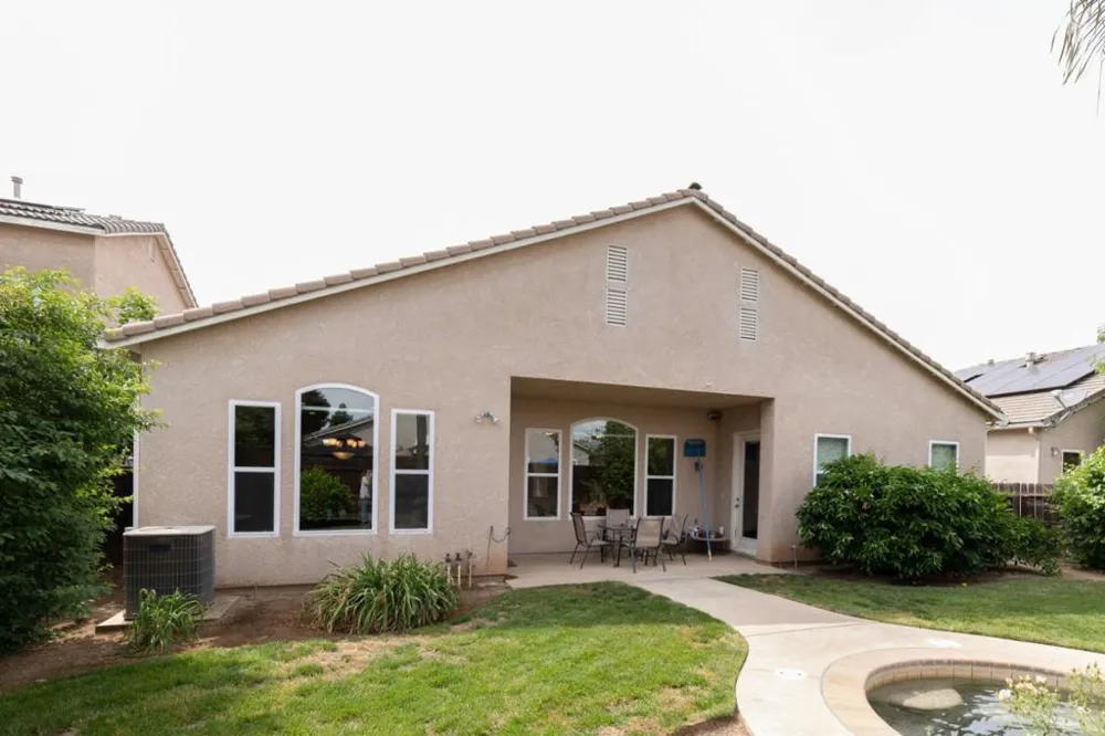 1827 Joshua Avenue Clovis, CA 93619