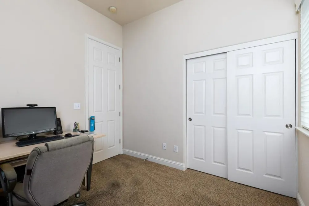 1827 Joshua Avenue Clovis, CA 93619
