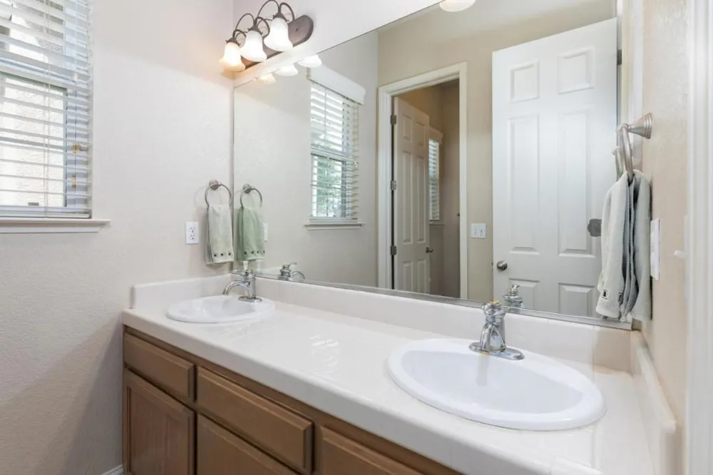 1827 Joshua Avenue Clovis, CA 93619