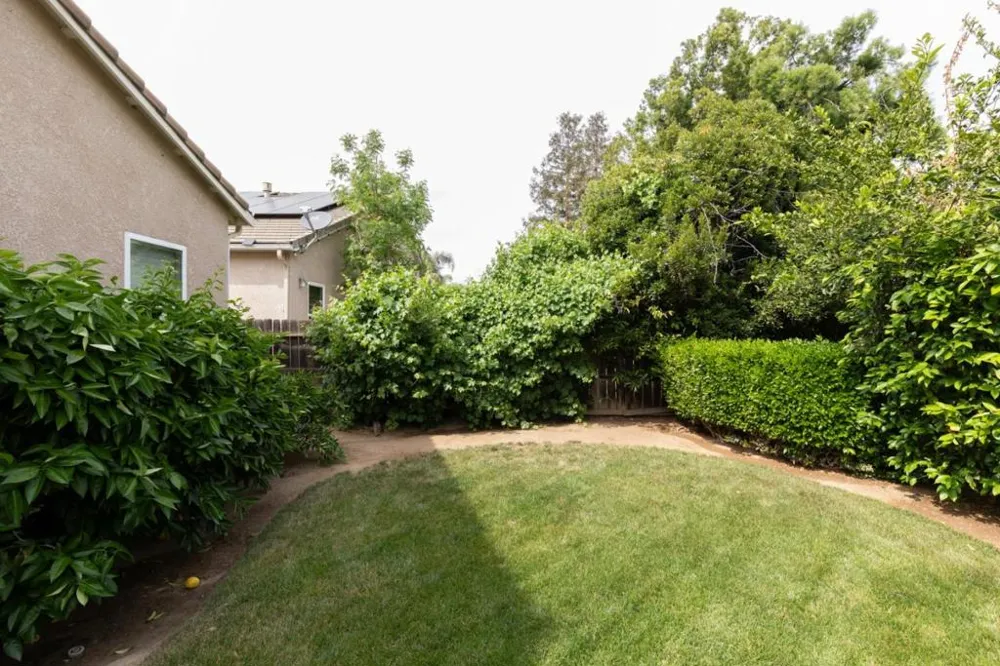 1827 Joshua Avenue Clovis, CA 93619