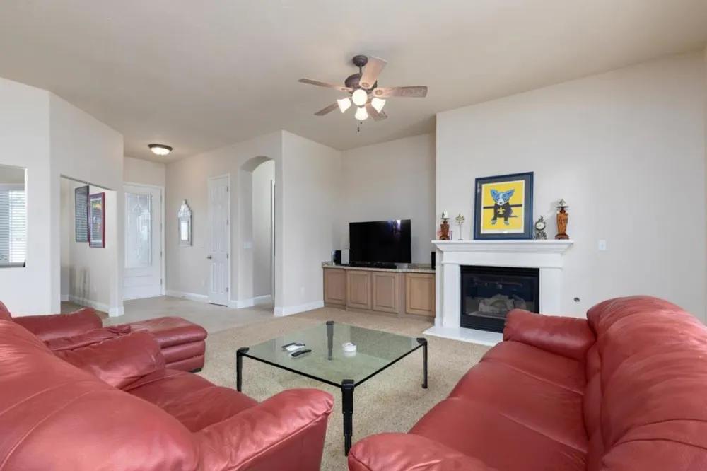 1827 Joshua Avenue Clovis, CA 93619