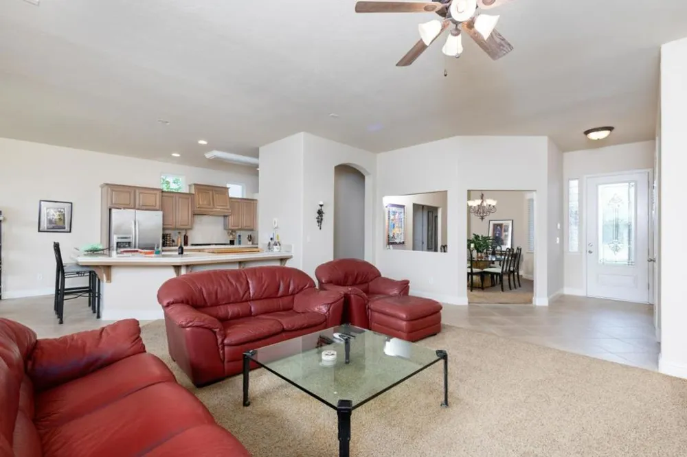 1827 Joshua Avenue Clovis, CA 93619