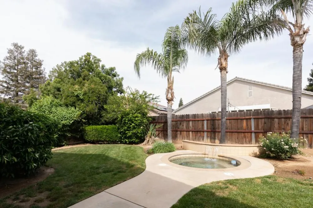 1827 Joshua Avenue Clovis, CA 93619